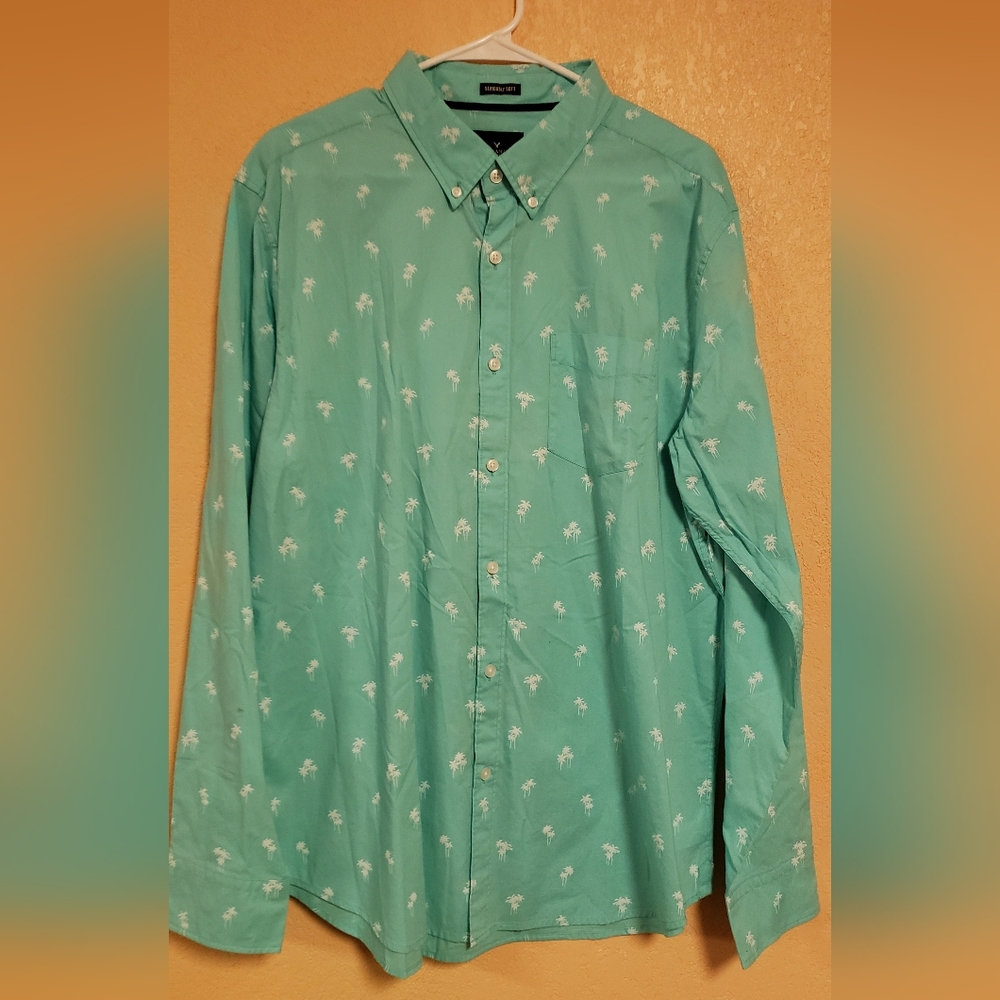 American Eagle Button Up Palm Tree Print Long Sleeved Shirt